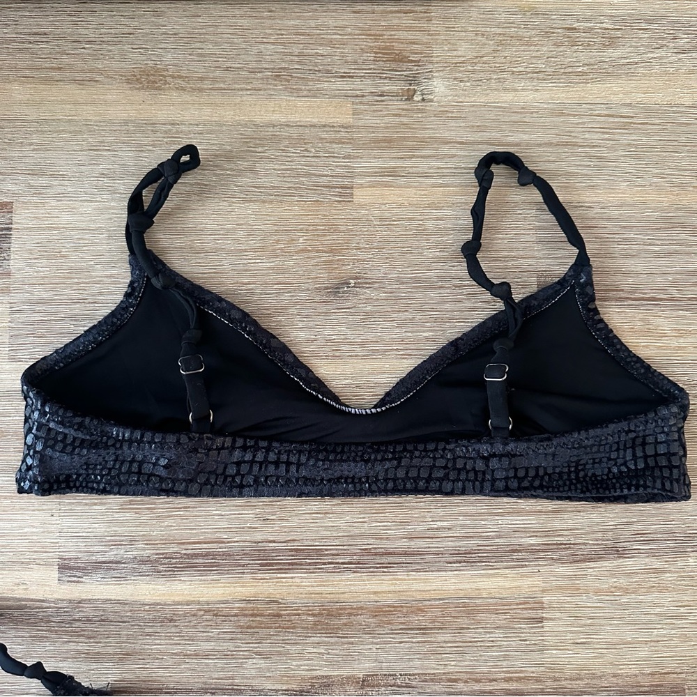 Solid & Striped April Bikini - Picture 7 of 7